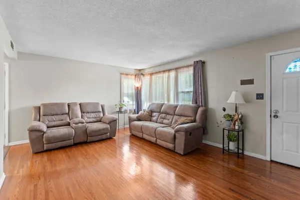 1523 Old Hudson RD, Saint Paul, MN 55106