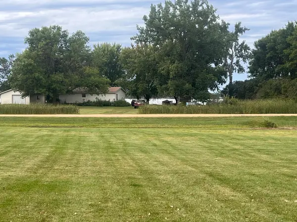 1630 Edgewater Drive E, Lake Benton, MN 56149