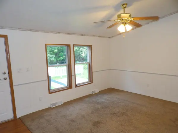 N12395 TOWER RD, Silver Cliff, WI 54104-9748