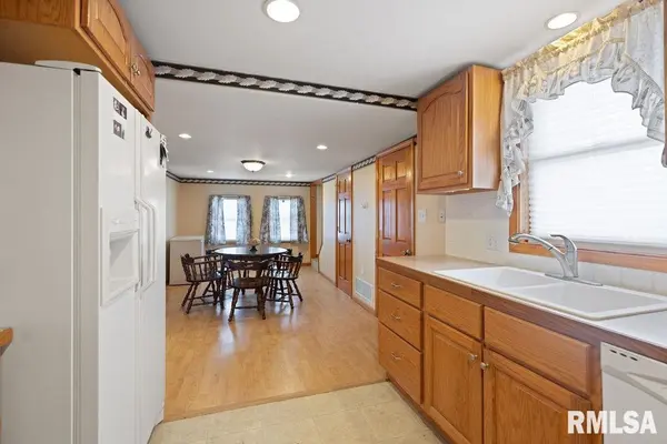 356 E ANGLE ST, Plainville, IL 62365