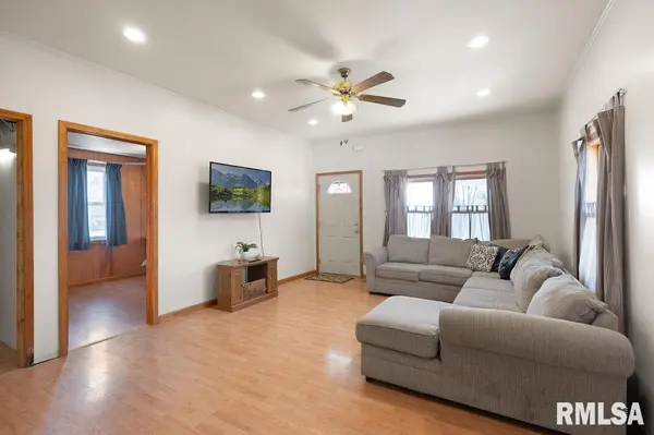 356 E ANGLE ST, Plainville, IL 62365