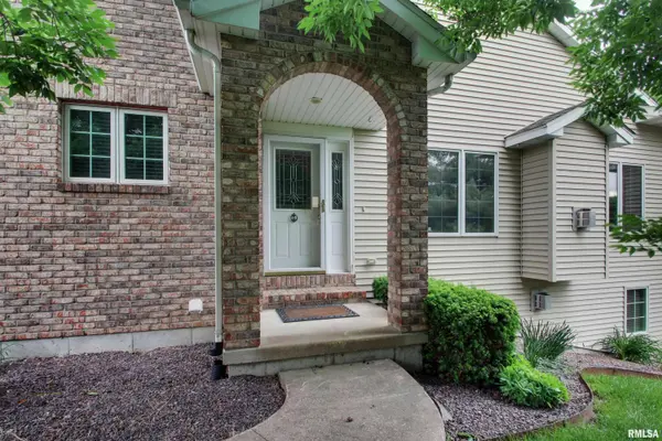 2609 SW Kingspointe ST, Quincy, IL 62305