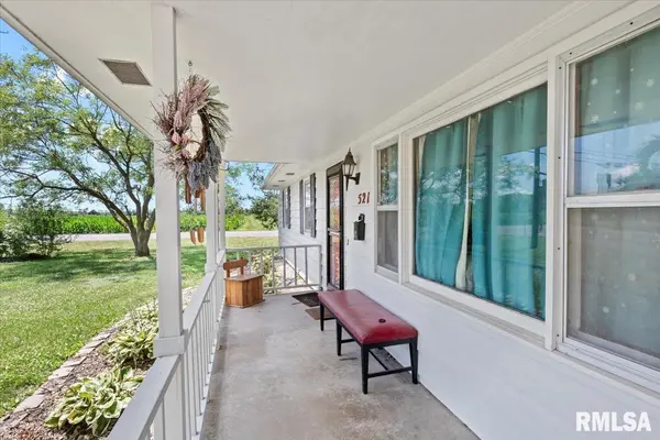 521 W WRIGHT ST, Virden, IL 62690