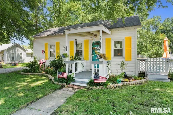 314 N SHERMAN ST, Girard, IL 62640