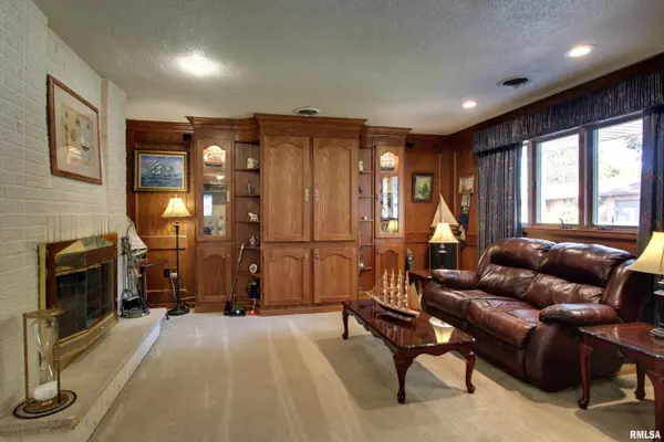 2624 Ken Ray DR, Quincy, IL 62301