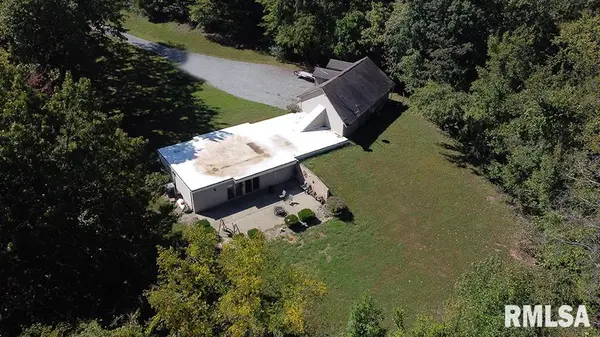 1907 HOFFMAN RD, Murphysboro, IL 62966