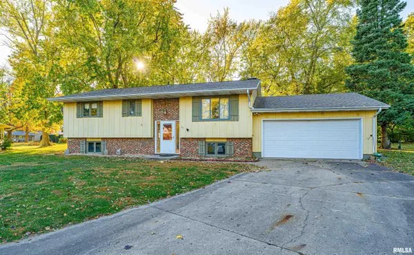 201 HERITAGE CT, Delavan, IL 61734