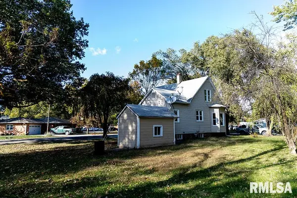 323 N PINE ST, Nokomis, IL 62075