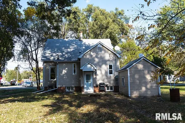 323 N PINE ST, Nokomis, IL 62075