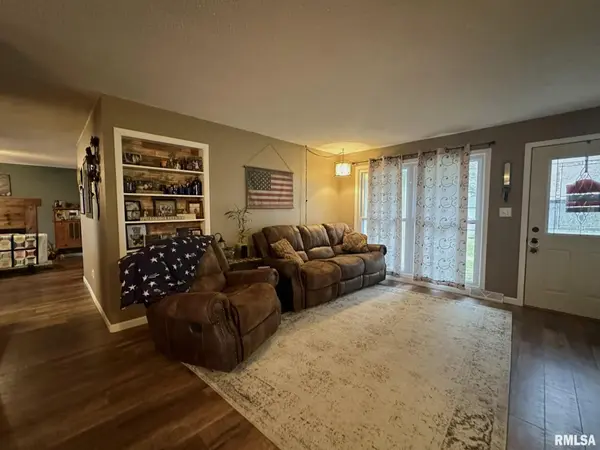 205 W APPLE ST, Kirkwood, IL 61447