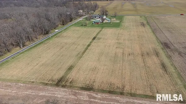 4544 Vermundy RD Kinmundy, IL 62854