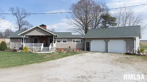 4544 Vermundy RD, Kinmundy, IL 62854
