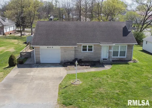 645 MADISON ST, Louisville, IL 62858