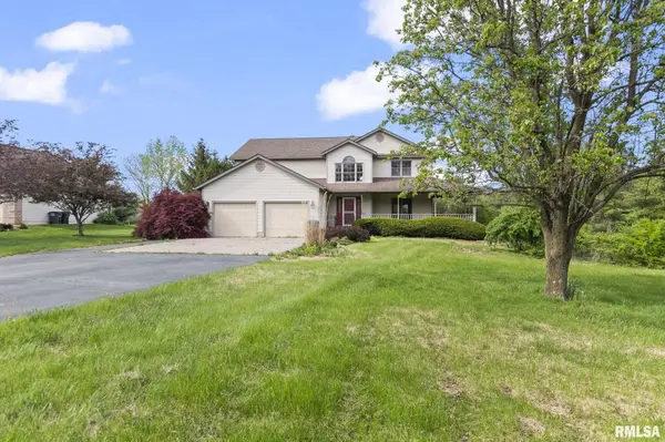 8687 HILLTOP CT, Dawson, IL 62520