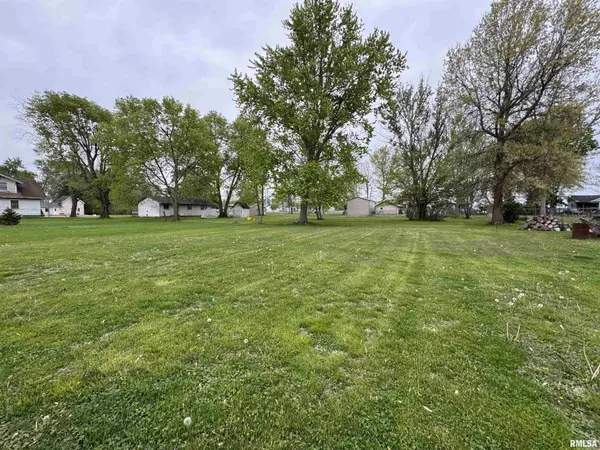 307 W LAFAYETTE ST, Avon, IL 61415