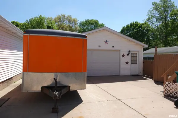 911 WILLARD ST, Galesburg, IL 61401