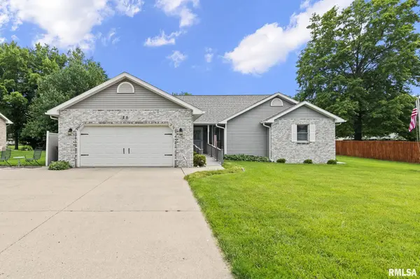 25 Whiting DR, Divernon, IL 62530