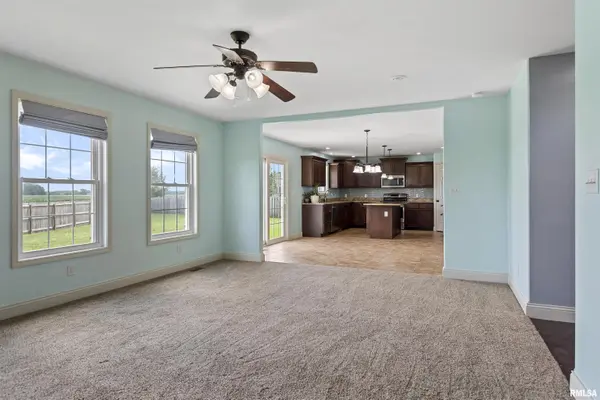 505 Northpointe CT, Chatham, IL 62629
