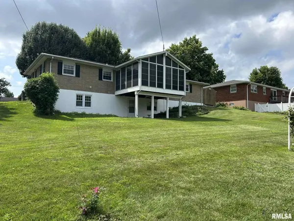 2416 NORTHRIDGE DR, Quincy, IL 62305