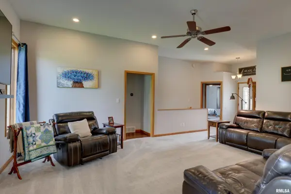 1525 Cadbury RDG, Quincy, IL 62305