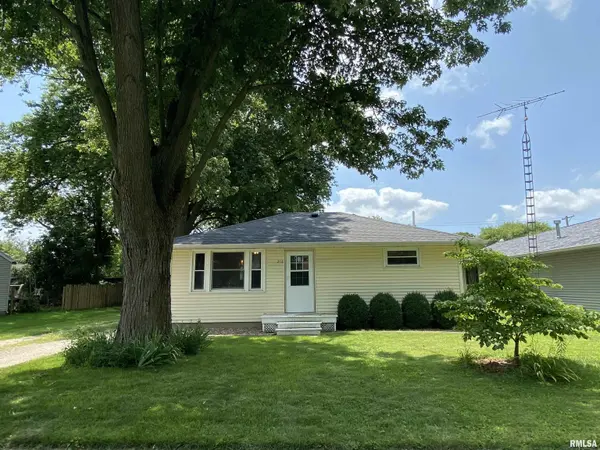 216 OAK ST, Broadwell, IL 62634