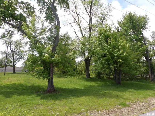 1100 W WASHINGTON ST, Benton, IL 62812-0000