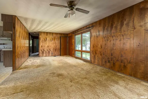 307 E DOUGLAS ST, Desoto, IL 62924