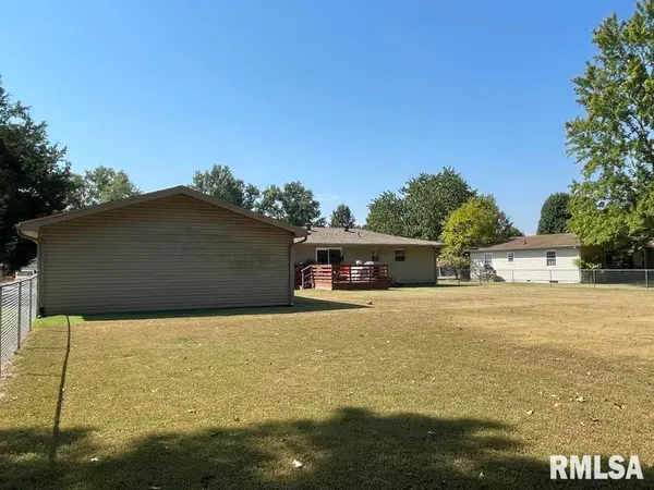 306 GATEWAY DR, Marion, IL 62959