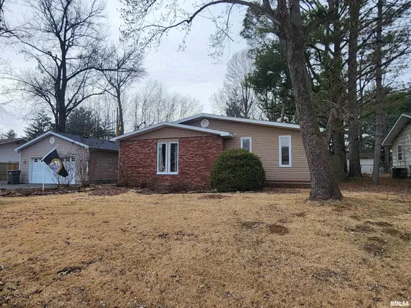 115 Weisbrook LN, Carterville, IL 62918