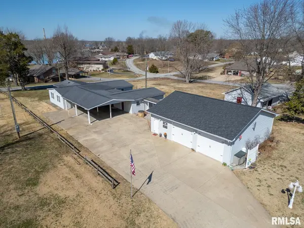 12366 Bahama DR, Marion, IL 62959