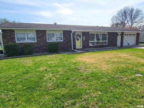 900 BIRCHWOOD AVE, Flora, IL 62839