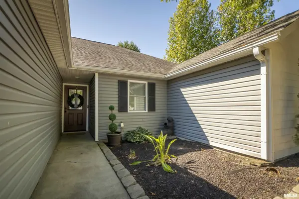 305 Noah LN, Carterville, IL 62918