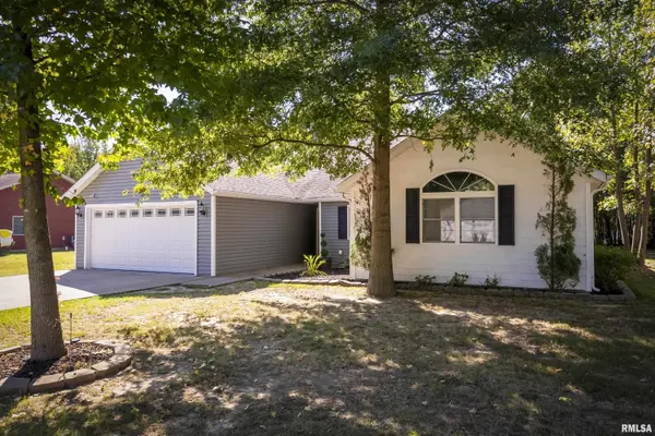 305 Noah LN, Carterville, IL 62918