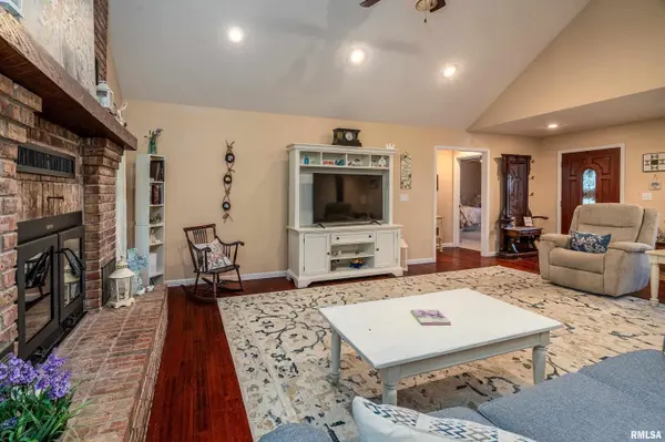 5963 LAKEVIEW DR, Carterville, IL 62918