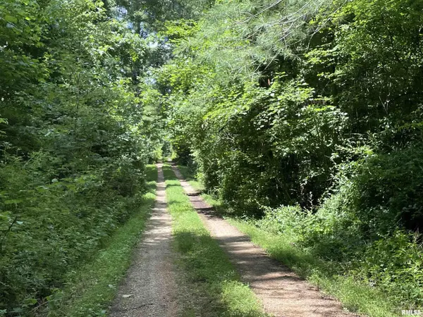 5 W River Rock RD, Murphysboro, IL 62966