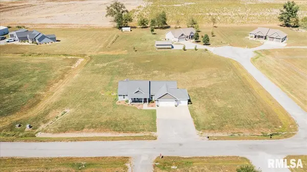 15702 Jadin RD, Marion, IL 62959