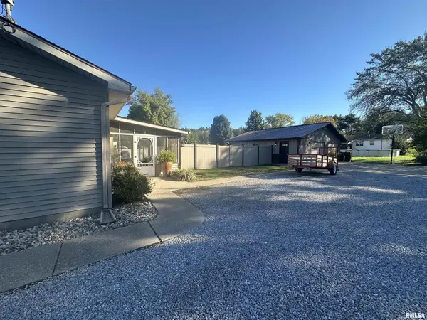 109 Delanor DR, Carrier Mills, IL 62917