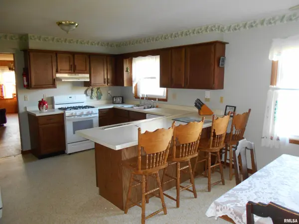 114 HONEY LN, Colchester, IL 62326