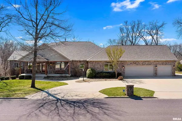 221 SURREY LN, East Peoria, IL 61611