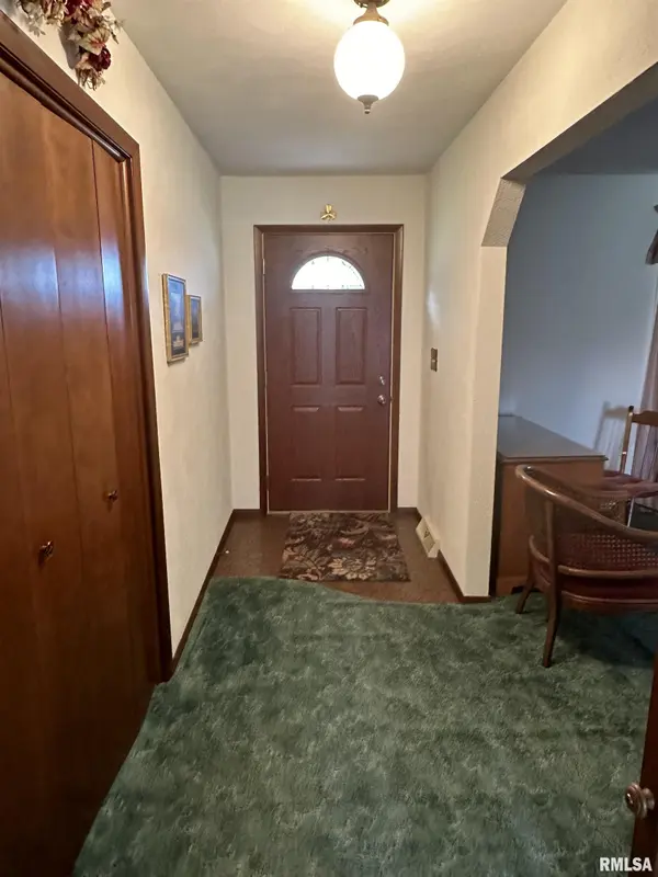 1305 E LOCUST ST, Canton, IL 61520