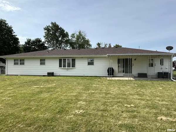 1305 E LOCUST ST, Canton, IL 61520