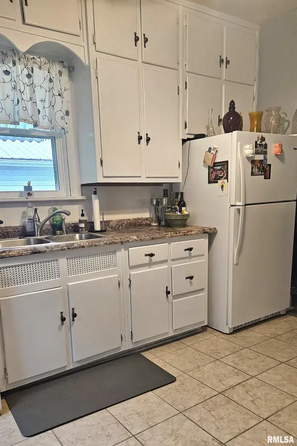 620 E ASH ST, Canton, IL 61520