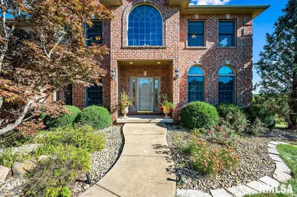 1205 HILLCREST DR, Washington, IL 61571