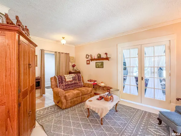 461 N 3RD AVE, Canton, IL 61520