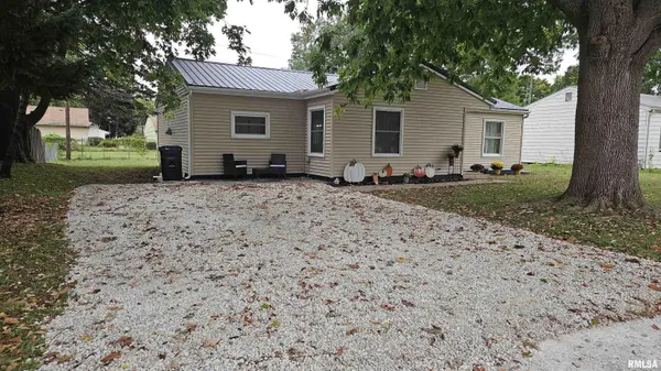 15 N 13TH AVE, Canton, IL 61520