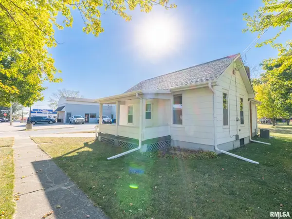 105 N GREEN ST, Roanoke, IL 61561