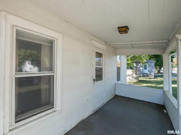 105 N GREEN ST, Roanoke, IL 61561