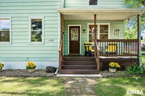 1703 BLOOMINGTON RD, East Peoria, IL 61611