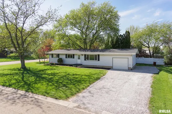 201 HERITAGE LN, Delavan, IL 61734