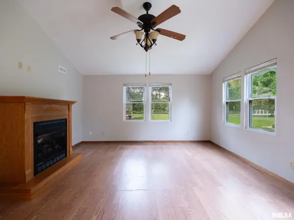 1013 DESOTO DR, Bartonville, IL 61607